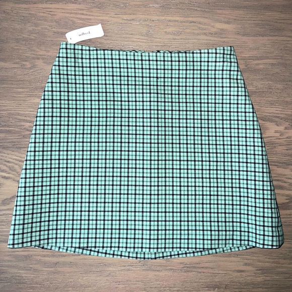 Aritzia Dresses & Skirts - 💚🖤 NWT aritzia wilfred mini skirt 💚🖤
